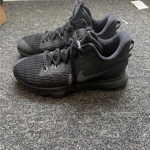 LeBron Nike Zoom v5 Black size 11